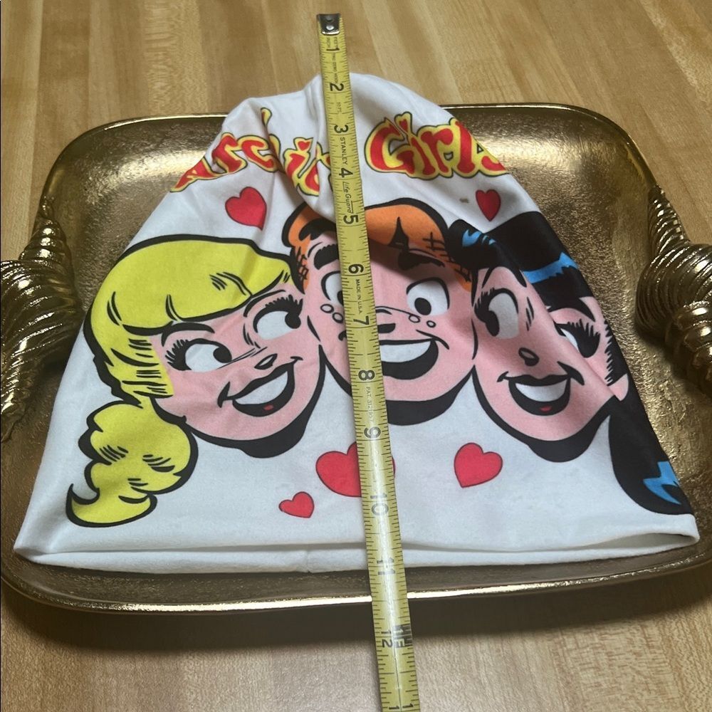 #1214= ARCHIES Unisex White Beanie with Cartoon Faces and Hearts - Picture 5 of 6